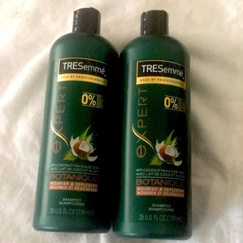TRESemmé Nourish & Replenish Botanique Shampoo X2 Bottles 739ml - Picture 4 of 6